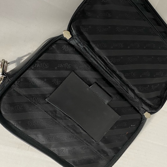 Rivers Eight wristlet in a black string-ray - Picture 4 of 9